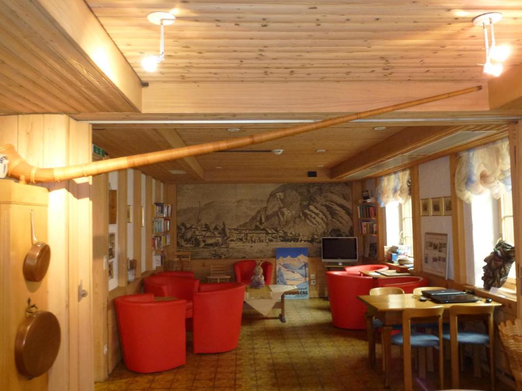 Post Hardermannli Hotel Unterseen Buitenkant foto
